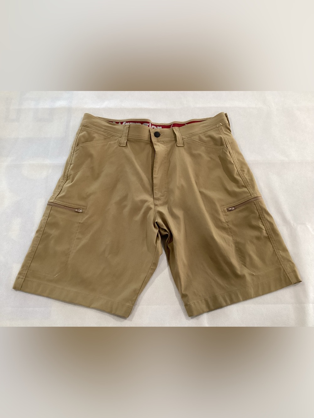 Wrangler Tan Flat Front Men's Shorts size 34. #8/13